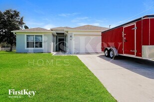 551 Windermere Dr in Lehigh Acres, FL - Building Photo