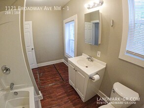 1121 Broadway Ave NW in Grand Rapids, MI - Building Photo - Building Photo