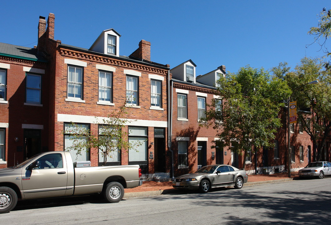 915 Geyer Ave in St. Louis, MO - Building Photo