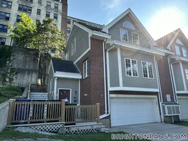 21 Radnor Rd in Boston, MA - Foto de edificio - Building Photo