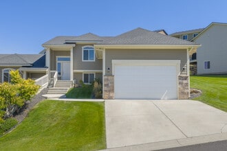 StoneHorse At Wandermere in Spokane, WA - Foto de edificio - Building Photo