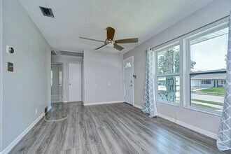 5325 8th Ave S in Gulfport, FL - Building Photo - Building Photo