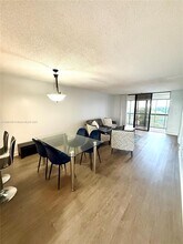 1266 S Military Trail in Deerfield Beach, FL - Foto de edificio - Building Photo