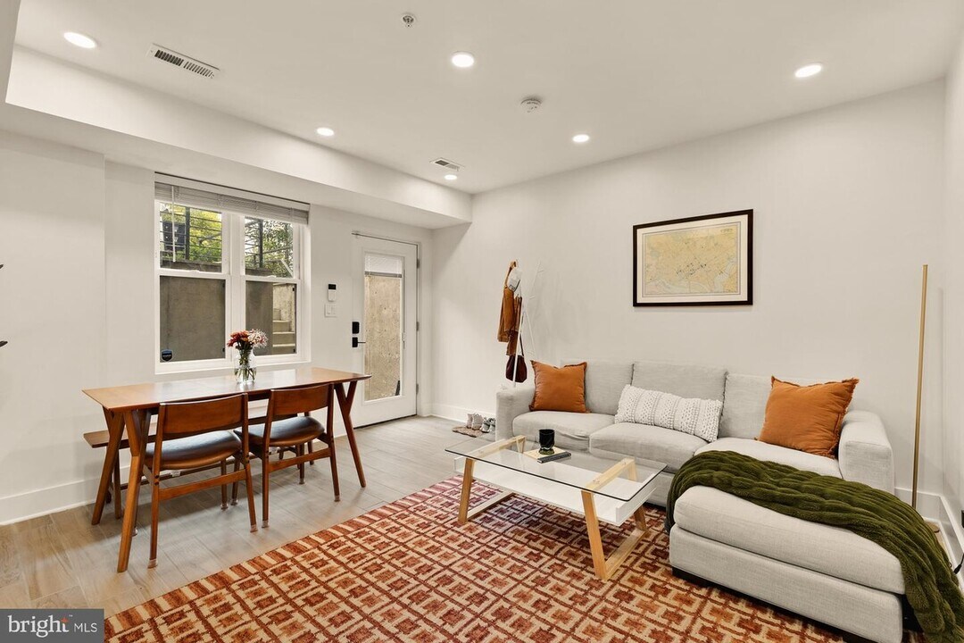 1519 K St SE, Unit 101 in Washington, DC - Foto de edificio