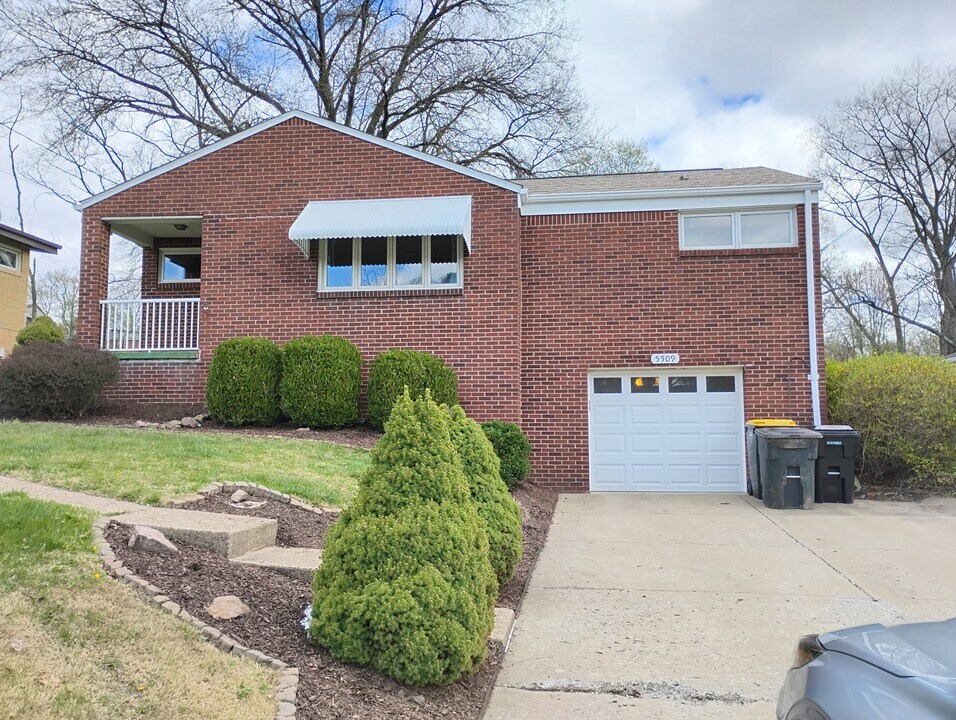 5509 California Ave in Bethel Park, PA - Building Photo