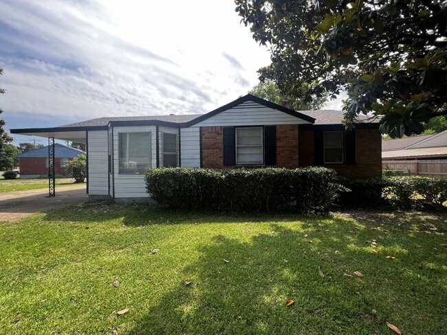 1023 N Mendenhall Rd in Memphis, TN - Building Photo - Building Photo
