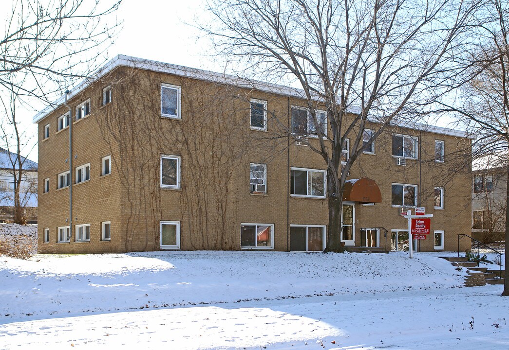 656 Ashland Ave in St. Paul, MN - Building Photo