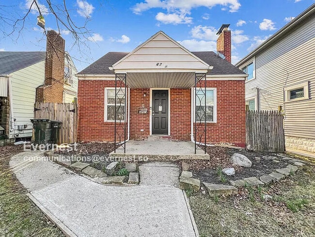 property at 471 Whitethorne Ave