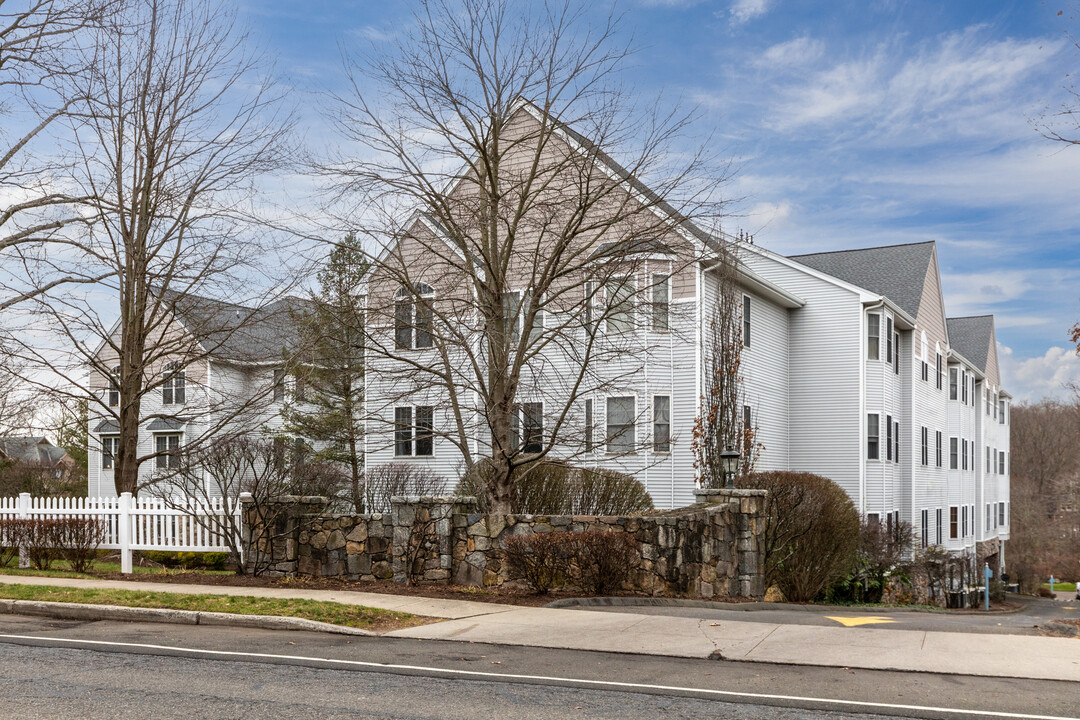 Carriage House in Norwalk, CT - Building Photo