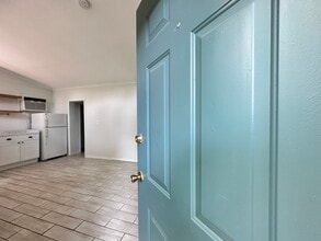 1742 N Parkway, Unit Rear in Memphis, TN - Foto de edificio - Building Photo