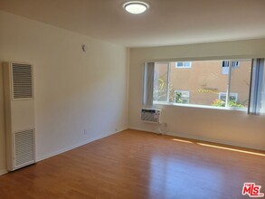 320 S Hobart Blvd in Los Angeles, CA - Building Photo - Building Photo