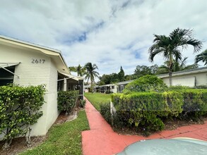 2617 Lincoln St in Hollywood, FL - Building Photo - Interior Photo