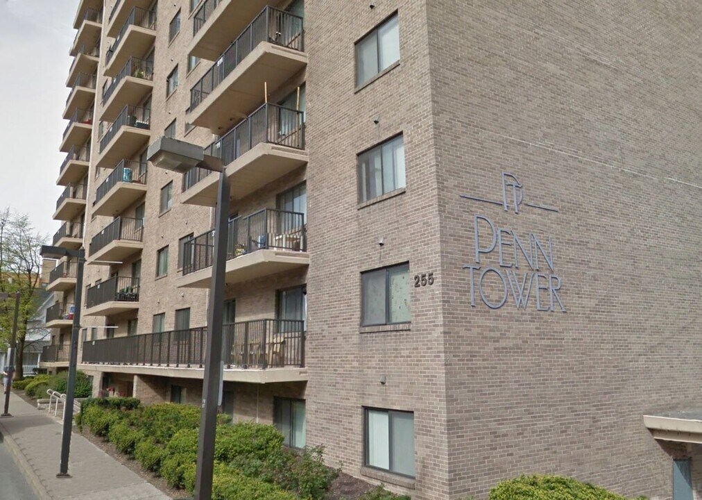 255 E Beaver Ave in State College, PA - Building Photo
