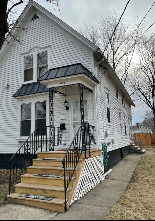 421 Washington St, Unit #2 in Barrington, IL - Building Photo