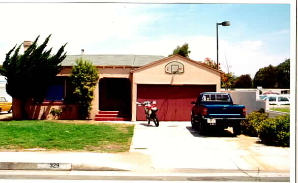 327-329 E Scott St in Port Hueneme, CA - Building Photo - Building Photo