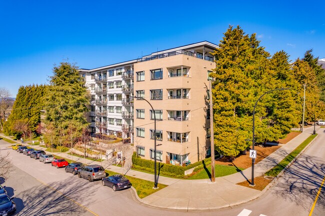 The Saint George in North Vancouver, BC - Building Photo - Building Photo