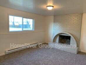 3010 N Willow Rd in Spokane, WA - Foto de edificio - Building Photo
