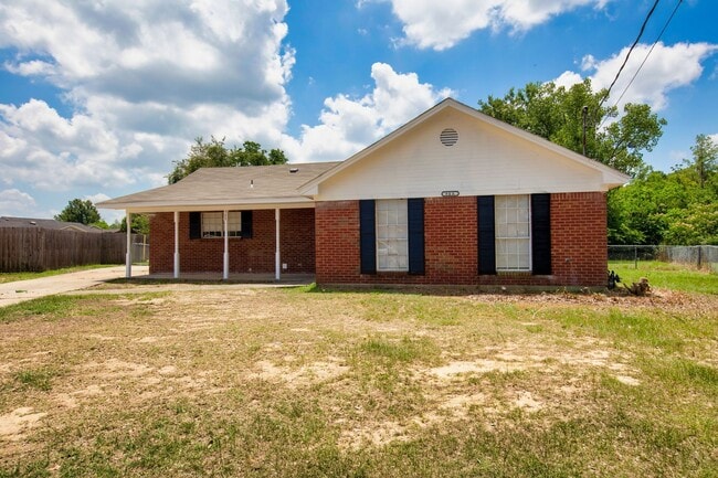 property at 908 Mister Lake Ct