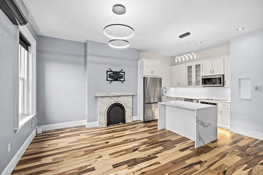 28 Upton St, Unit 3 in Boston, MA - Foto de edificio