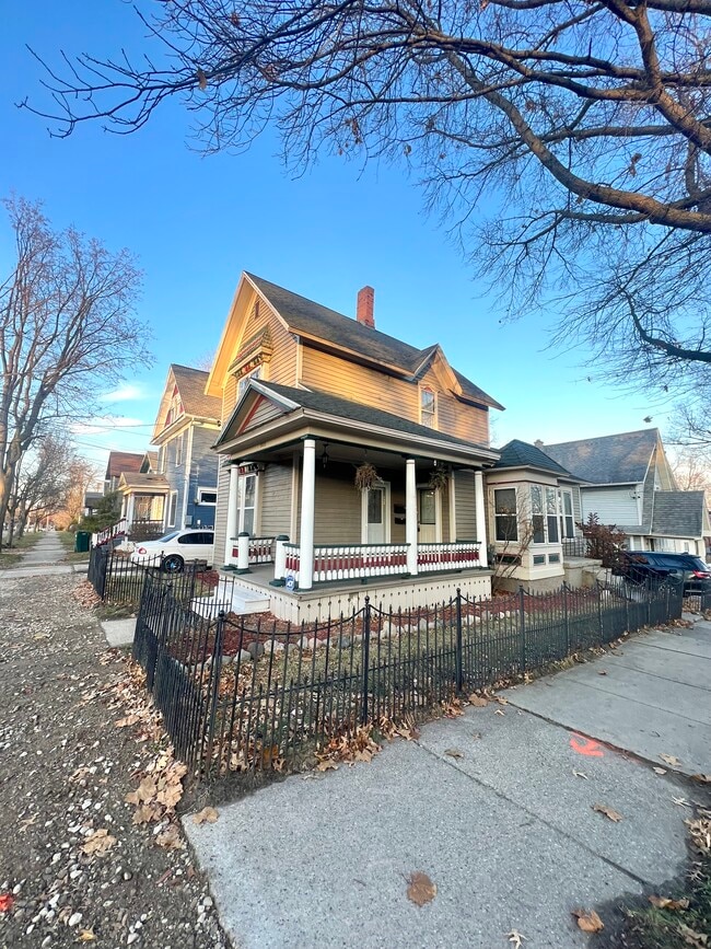 533 Cherry St, Unit 1