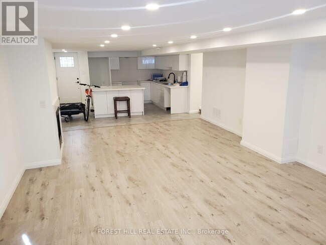 284 Hounslow Ave in Toronto, ON - Building Photo - Building Photo