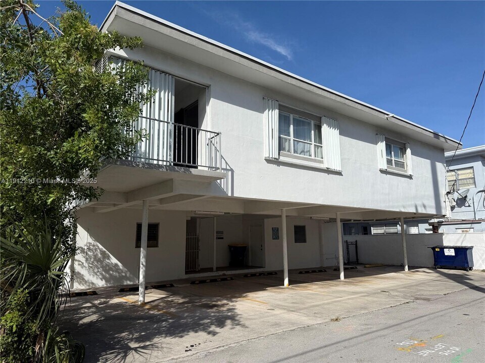 8531 Harding Ave in Miami Beach, FL - Building Photo