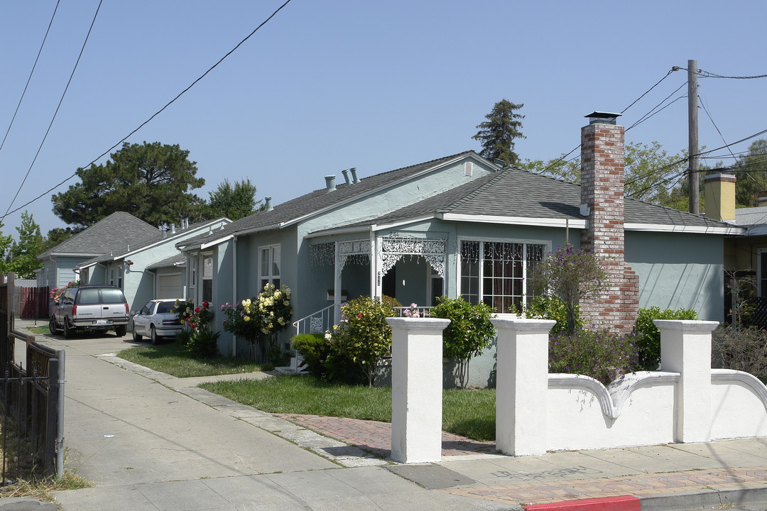 240-244 Laurel Ave in Hayward, CA - Building Photo