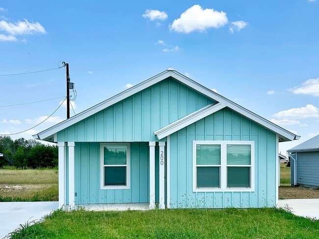 200 County Rd 485 in Castroville, TX - Building Photo - Building Photo