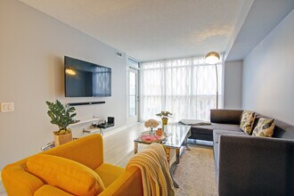 19 Singer Ct in Toronto, ON - Building Photo - Building Photo