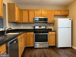 174 Birch Hollow Dr in Bordentown, NJ - Building Photo - Building Photo