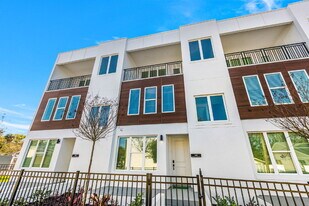 121 E Warren Ave in Tampa, FL - Building Photo