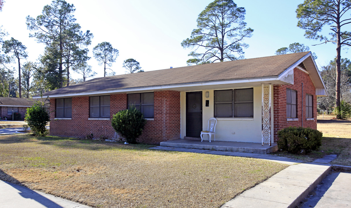 Phillips Pines Apartments in Live Oak, FL - Foto de edificio