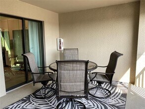 5664 Palmer Cir in Bradenton, FL - Foto de edificio - Building Photo