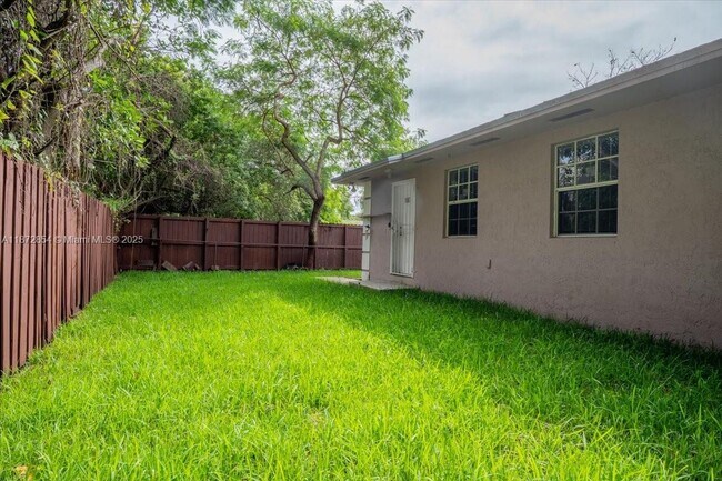 163 NE 76th St in Miami, FL - Building Photo - Building Photo
