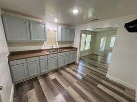 2206 Rockefeller Blvd in Dallas, TX - Building Photo