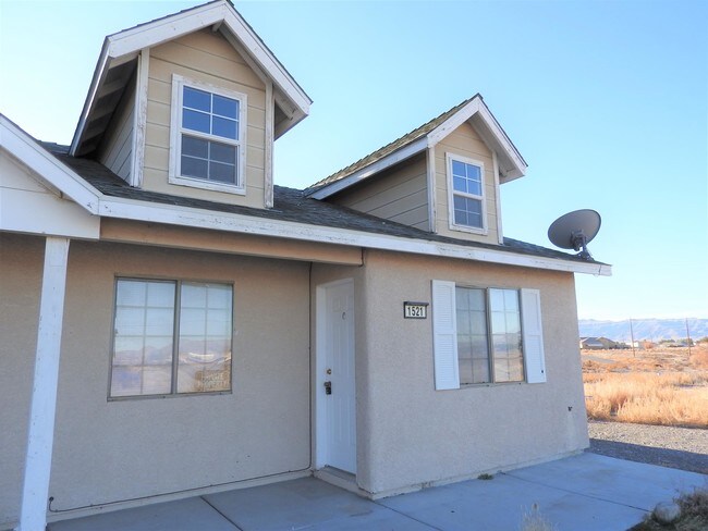 1521 Old W Ave-Unit -3 in Pahrump, NV - Building Photo - Building Photo