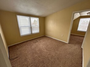 1544 1st St W in Dickinson, ND - Foto de edificio - Building Photo