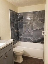 7507 April in North Richland Hills, TX - Foto de edificio - Building Photo