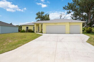 11247 Euler Ave in Englewood, FL - Building Photo - Building Photo