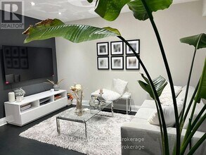 9 Windermere Ave in Toronto, ON - Building Photo - Building Photo