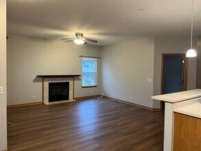 102 Louie Ln in Hampshire, IL - Building Photo - Building Photo