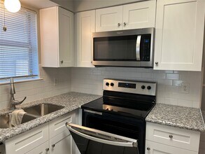 402 Oak Harbor Dr in Houston, TX - Building Photo - Building Photo