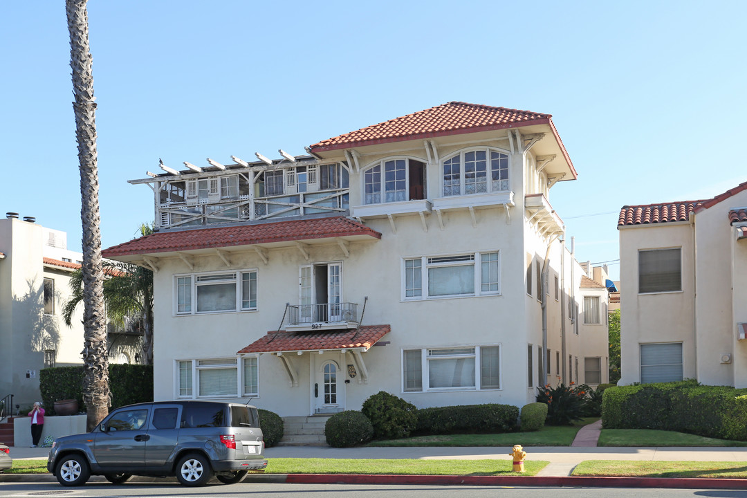 927 Ocean Ave in Santa Monica, CA - Building Photo