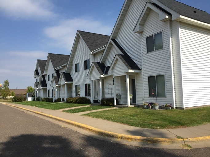 Kestrel Meadows Townhomes in North Branch, MN - Building Photo