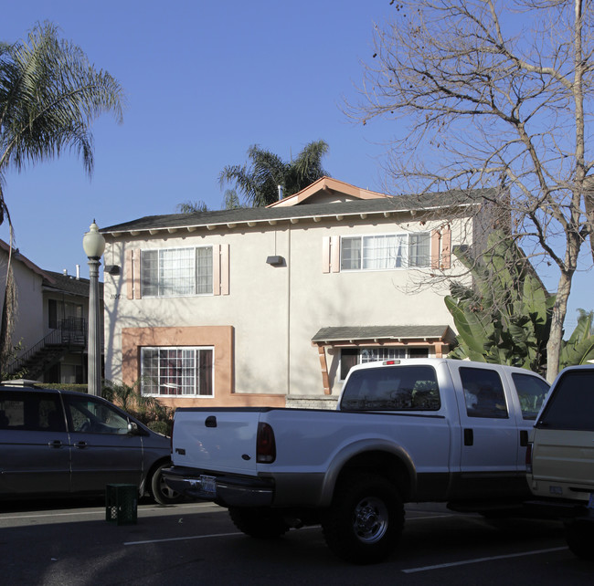 1106 S Minnie St in Santa Ana, CA - Foto de edificio - Building Photo