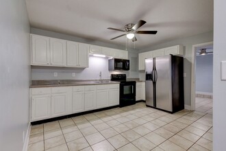 1302 Daniel St in Clarksville, TN - Building Photo - Building Photo