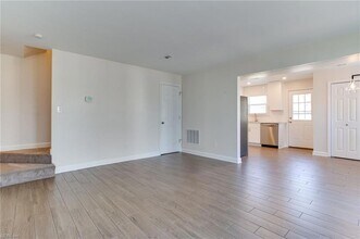 3746 Pendleton Ave in Virginia Beach, VA - Foto de edificio - Building Photo