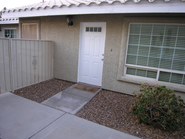 110 E Ford Ave in Las Vegas, NV - Building Photo - Building Photo