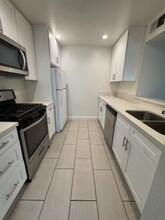 10911 Rochester Ave in Los Angeles, CA - Building Photo - Building Photo