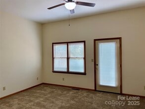 135 Hillcrest Dr in Lincolnton, NC - Building Photo - Building Photo